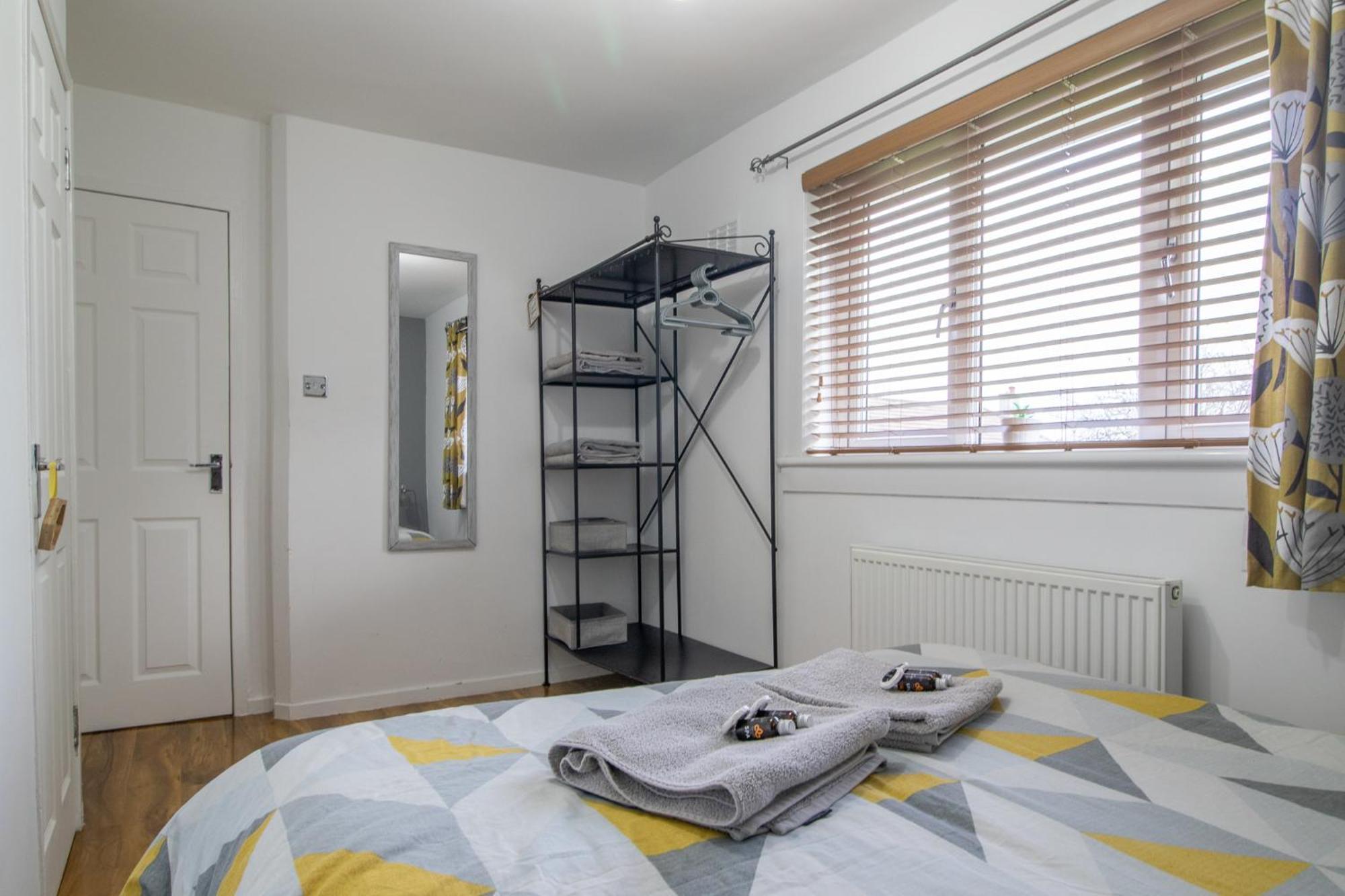 1 Bed Apartment Central Hamilton Free Wifi With Great Transport Links To Glasgow Exterior foto